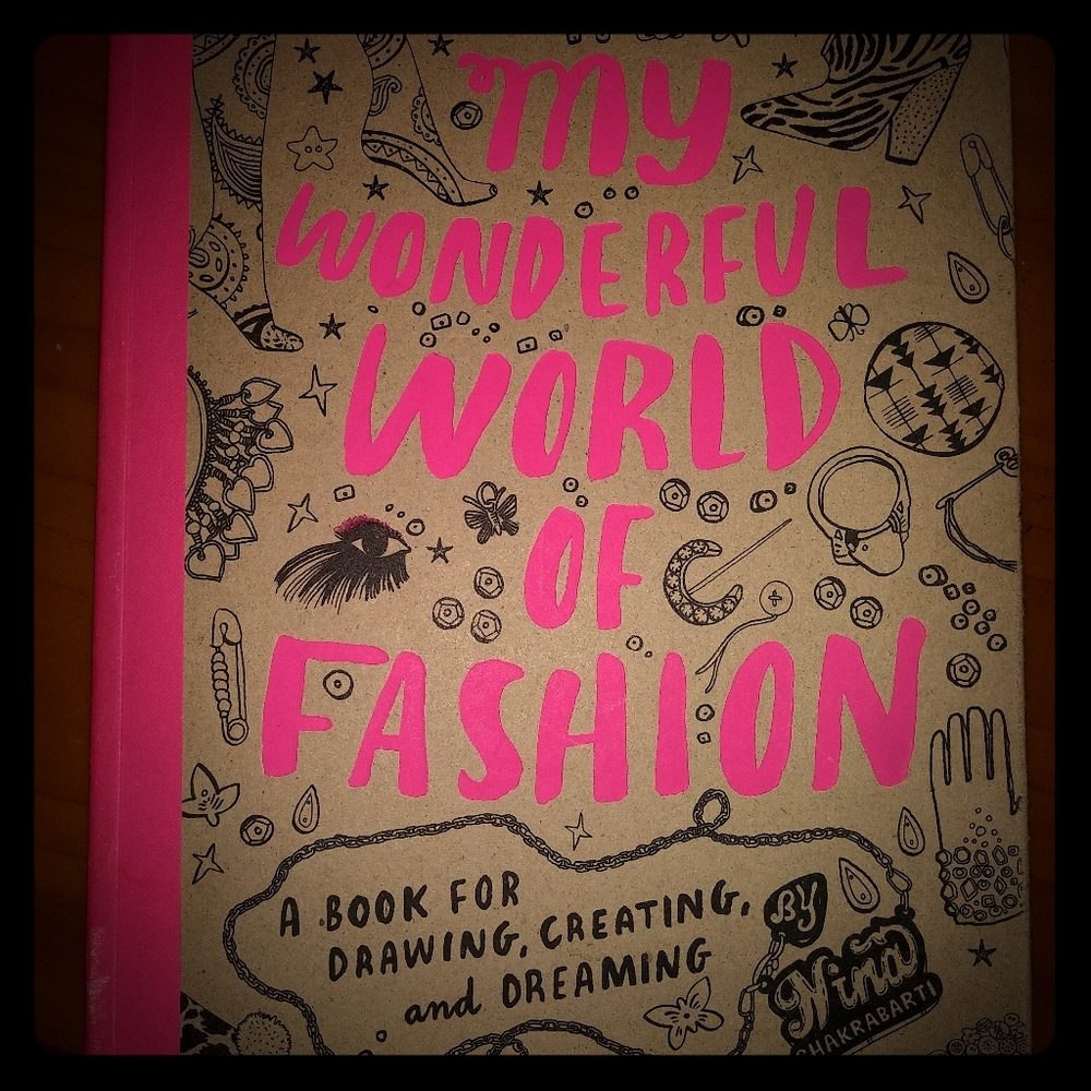 "The Wonderful World of Fashion" 📖